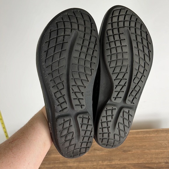 Oofos Women's Oocloog Limited Clogs - Black/Cheetah